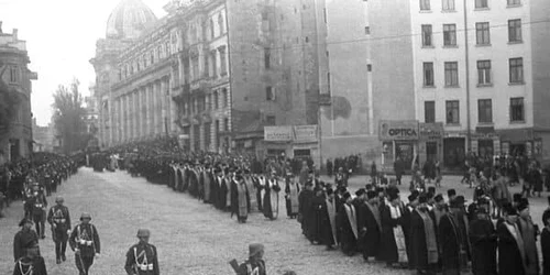 Procesiune Sfanta Parascheb=va 1944 Colecţie Zestrea Neamului 