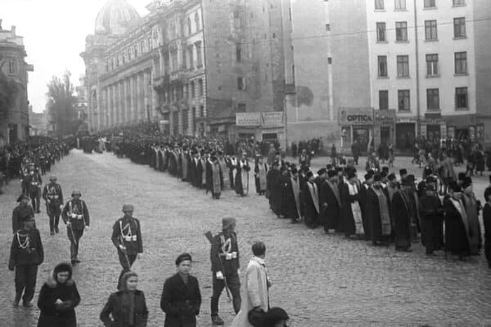 Procesiune Sfanta Parascheva 1944 Colecţie Zestrea Neamului