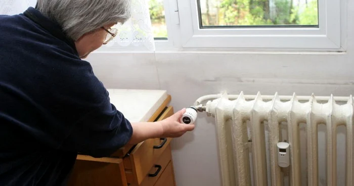 Locatarii din cartierul Sud sunt bănuiţi că au făcut racorduri pentru apă caldă la calorifere.