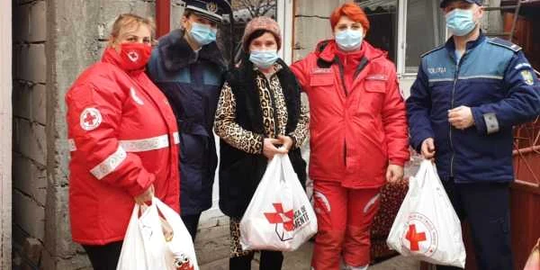 calarasi daruri de la politisti pentru familiile sarmane foto ipj calarasi