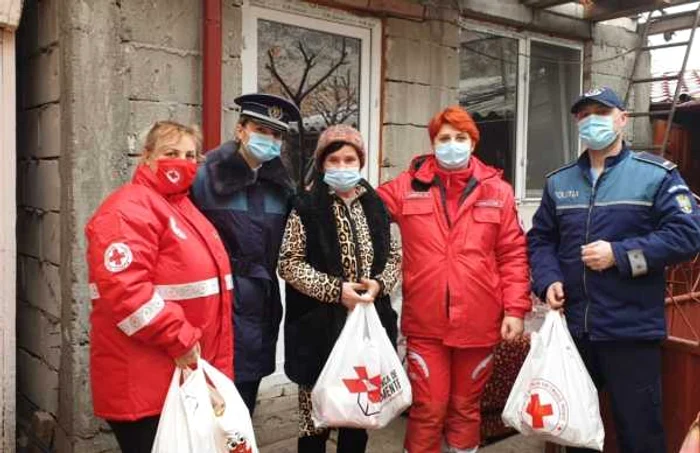 calarasi daruri de la politisti pentru familiile sarmane foto ipj calarasi