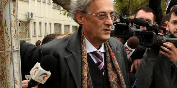 Rectorul UMF Iaşi, Vasile Astărăstoae, a fost audiat la DNA