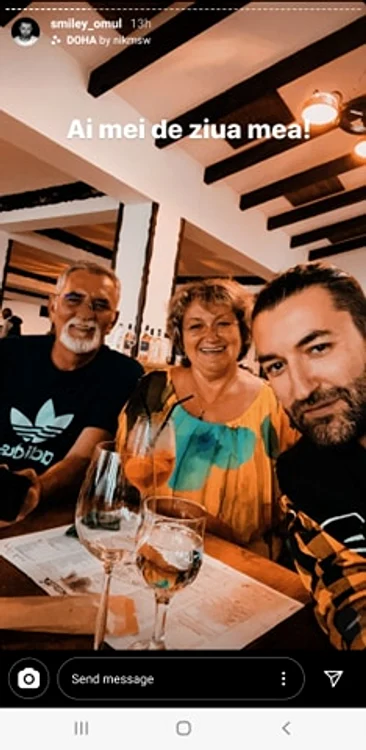 Smiley alături de părinții săi 