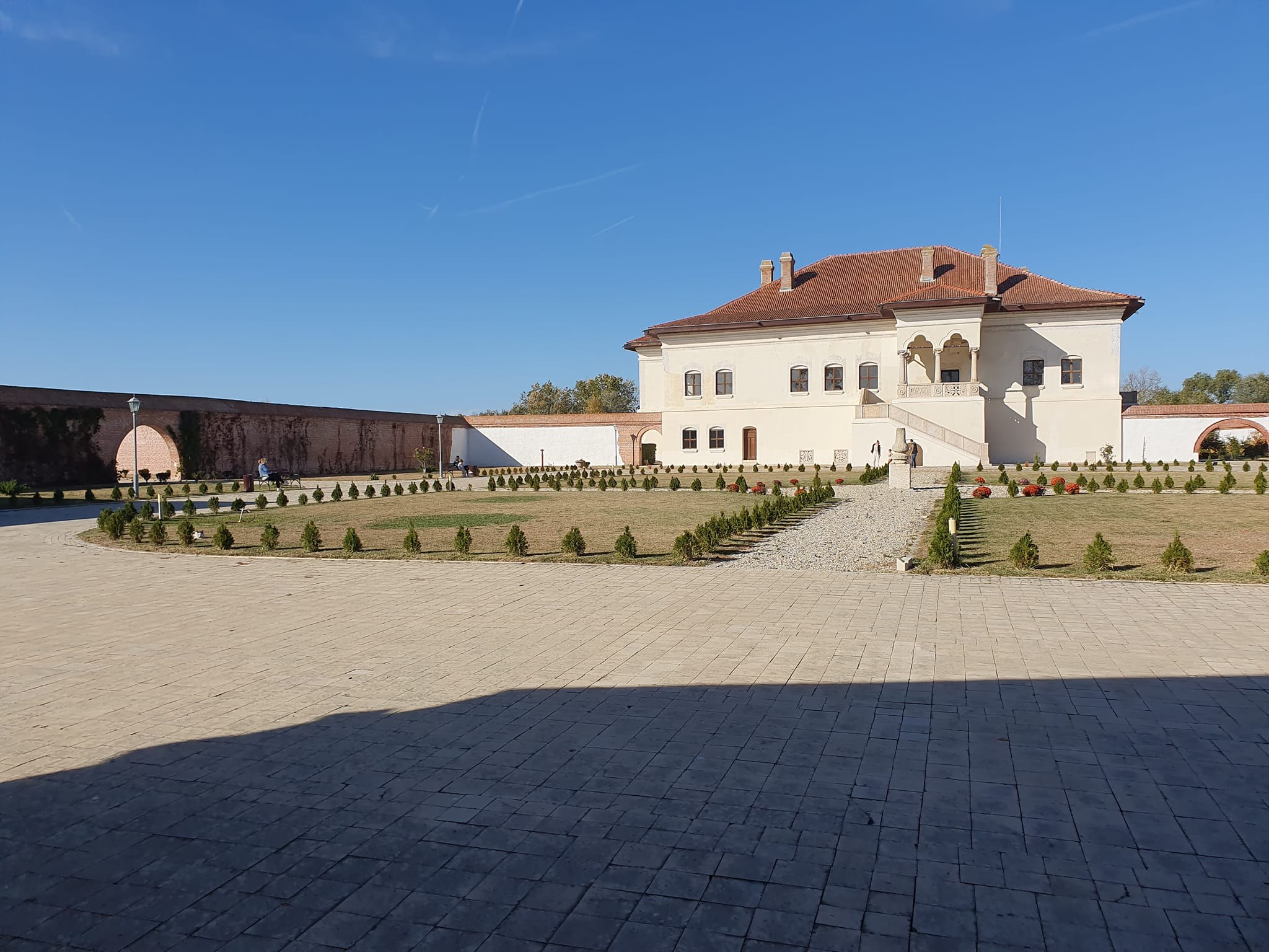 Istoria Palatului Brâncovenesc de la Potlogi, rescrierea sa în limba română la 10 de cuvinte, cu o vechime de 325 de ani. Reședința moștenitorului lui Constantin Brâncoveanu, ilustrată în fotografii și videoclipuri.