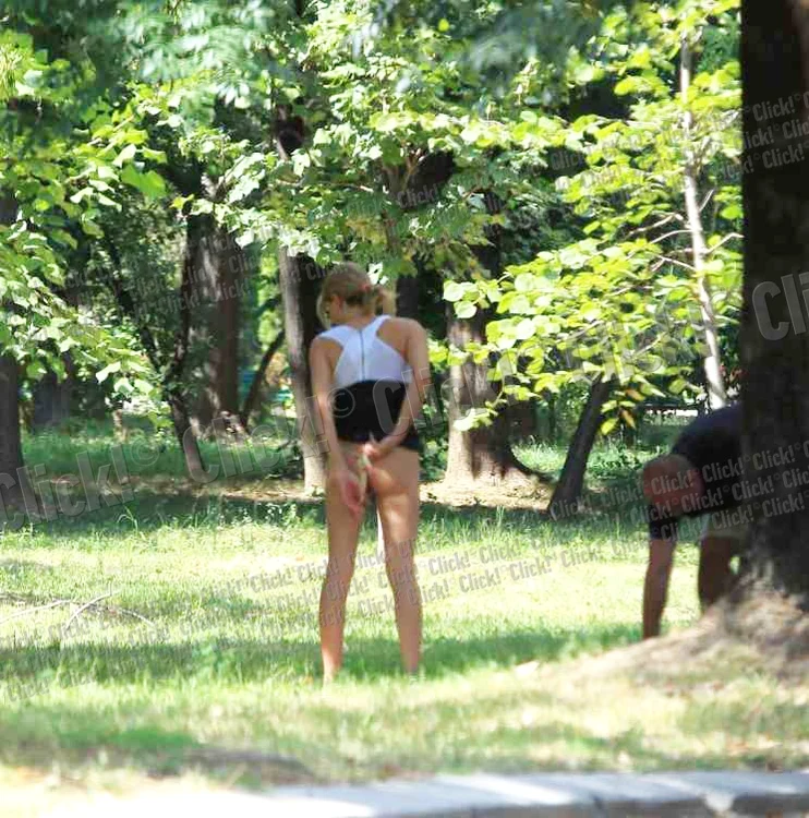 Nudişti în Herăstrău.