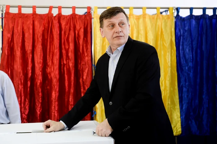 Crin Antonescu a fost marele perdant al bătăliei electorale de duminică FOTO Mediafax