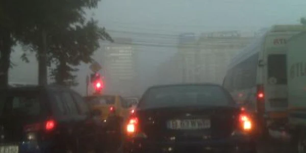 Furtună puternică în Capitală: Calea Victoriei s-a inundat în numai cinci minute
