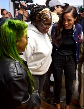 Meghan Markle poartă o jachetă cool