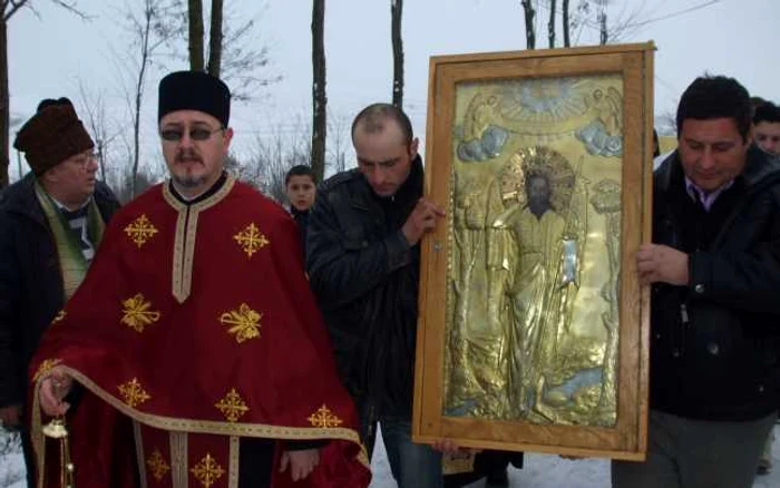 Icoana făcătoare de minuni a Sfântului Ioan Botezătorul purtată în procesiune la Unţeni Botoşani FOTO misiuneortodoxa.ro