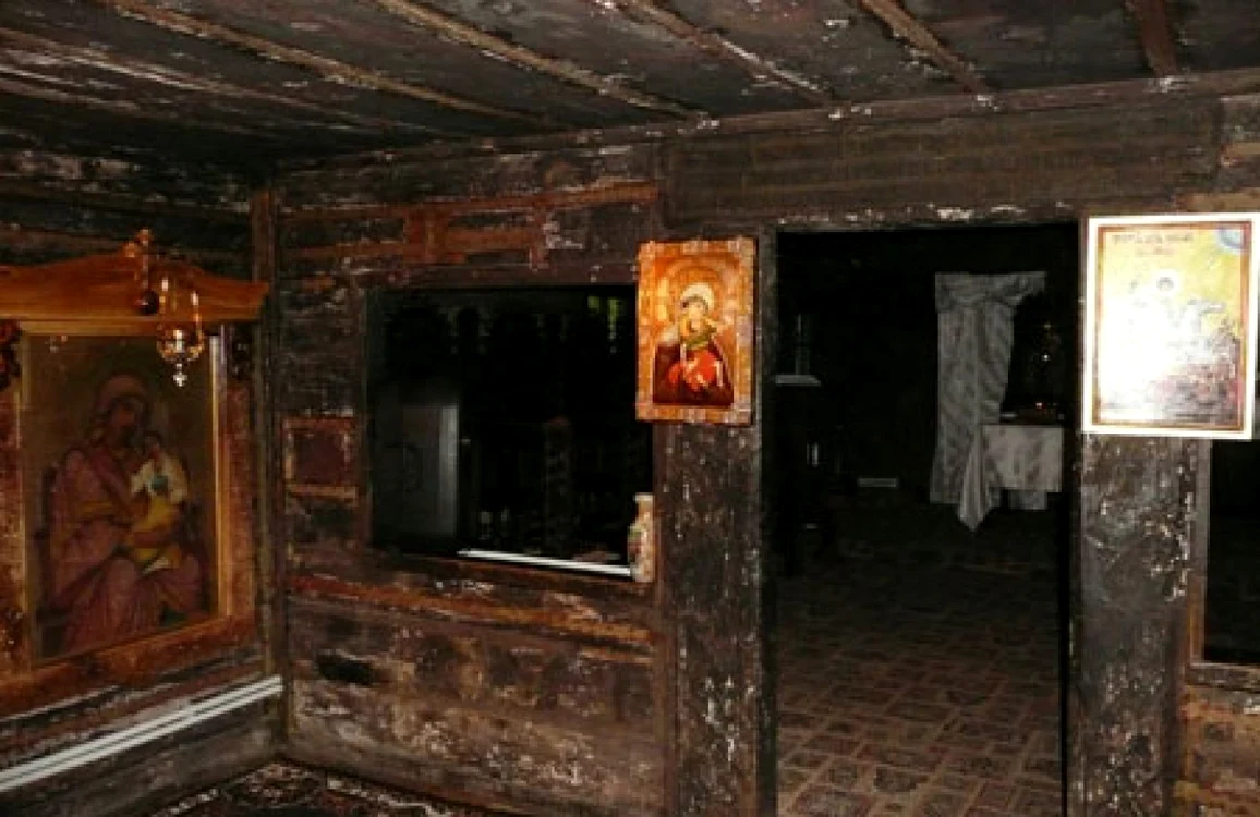 Biserica schitului Dragoslavele, lăcaşul strămutat din Maramureş, în Culoarul Rucăr-Bran de către patriarhul Justinian Marina
