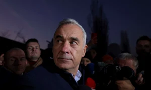 Candidatul independent Călin Georgescu face declarații de presă, în Izvorani, județul Ilfov. FOTO Inquam Photos / Octav Ganea