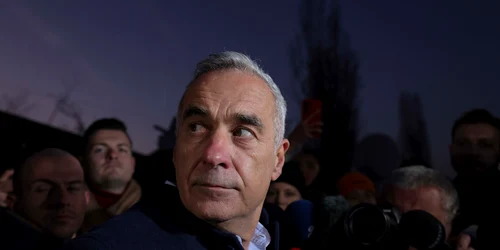 Candidatul independent Călin Georgescu face declarații de presă, în Izvorani, județul Ilfov. FOTO Inquam Photos / Octav Ganea