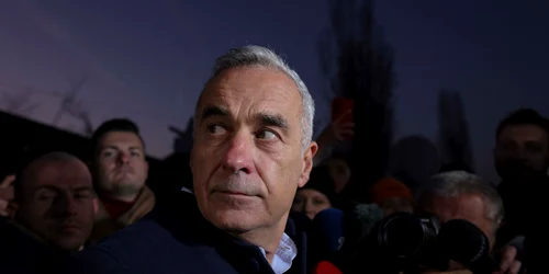 Candidatul independent Călin Georgescu face declarații de presă, în Izvorani, județul Ilfov. FOTO Inquam Photos / Octav Ganea