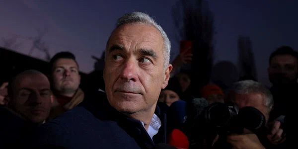 Candidatul independent Călin Georgescu face declarații de presă, în Izvorani, județul Ilfov. FOTO Inquam Photos / Octav Ganea