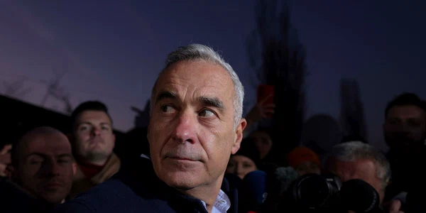 Candidatul independent Călin Georgescu face declarații de presă, în Izvorani, județul Ilfov. FOTO Inquam Photos / Octav Ganea