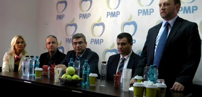 Ruxandra Dragomir, Cristian Petrescu, Teodor Baconschi, Eugen Tomac, Constantin Joiţa au inaugurat sediul din Prahova al PMP. FOTO Dana Mihai