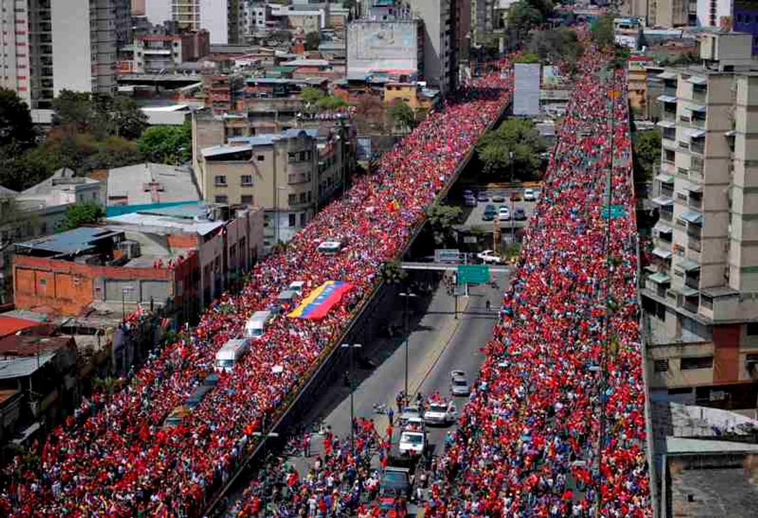 Oamenii din Caracas îşi plâng fostul conducător (Reuters)
