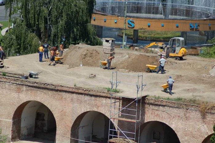 Lucrările la Bastion sunt în întârziere