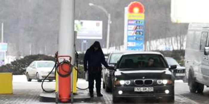 Benzina a devenit un lux. Foto:Adevarul