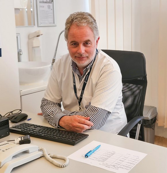 INTERVIU Prof. dr. Codruț Sarafoleanu: „Poluarea și obiceiurile nocive duc la creșterea patologiilor oncologice de la nivelul nasului și sinusurilor“