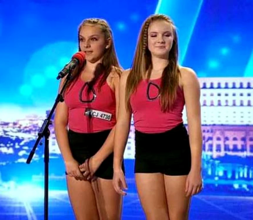 Crina (stânga) și Ștefana (dreapta), la „Românii au talent” 