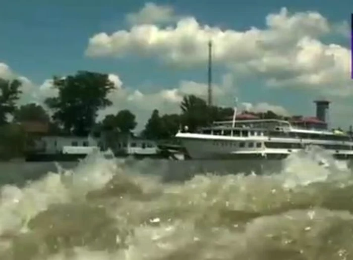 O navă de croazieră s-a ciocnit cu un cargofoto: captură video Digi 24