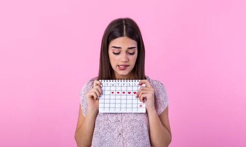 Varsta primei menstruatii influenteaza longevitatea  Sursa foto shutterstock 1621864825 jpg