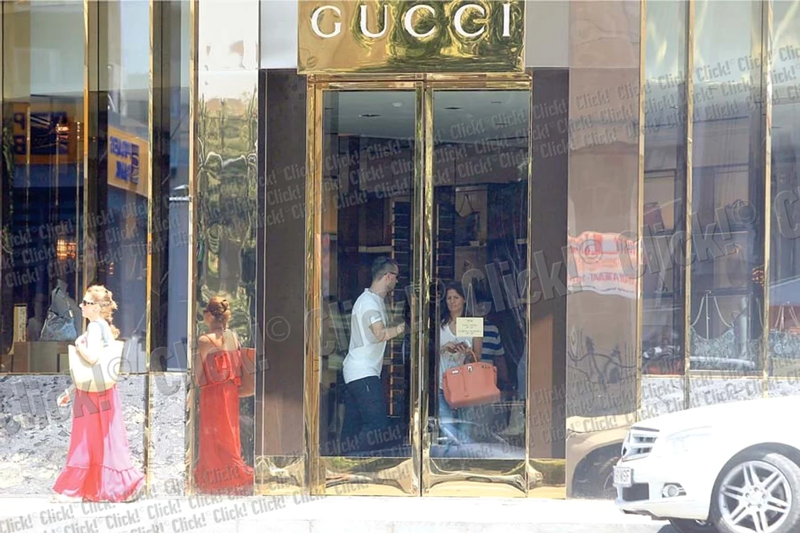 Luminiţa Olăroiu şi  fiul ei, Dani, au colindat  ieri magazinele