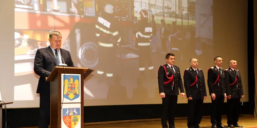 Pompieri ISU Vâlcea premiați de Primăria Râmnicu Vâlcea pentru salvarea a doi copii de la înec Foto Primăria Râmnicu Vâlcea jpg