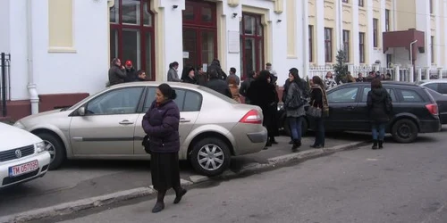 Absolvenţii de Medicină au susţinut ieri examenul de rezidenţiat în corpul nou al UMF Craiova. 