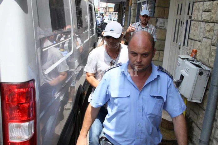 Borcea nu a scos nici un cuvânt și s-a refugiat rapid în duba penitenciaruluifoto: Telegraf, Constanţa