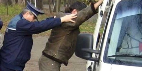 Tinerii au fost reţinuţi pentru 24 de ore/foto: Arhiva