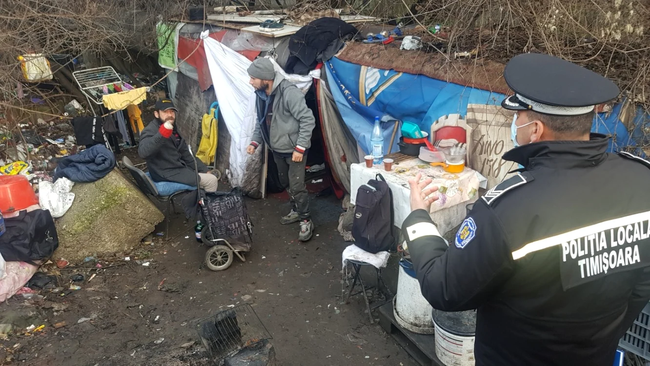 Tabără a fost amenajată sub două magistrale de apă caldă FOTO Daniel Dancea