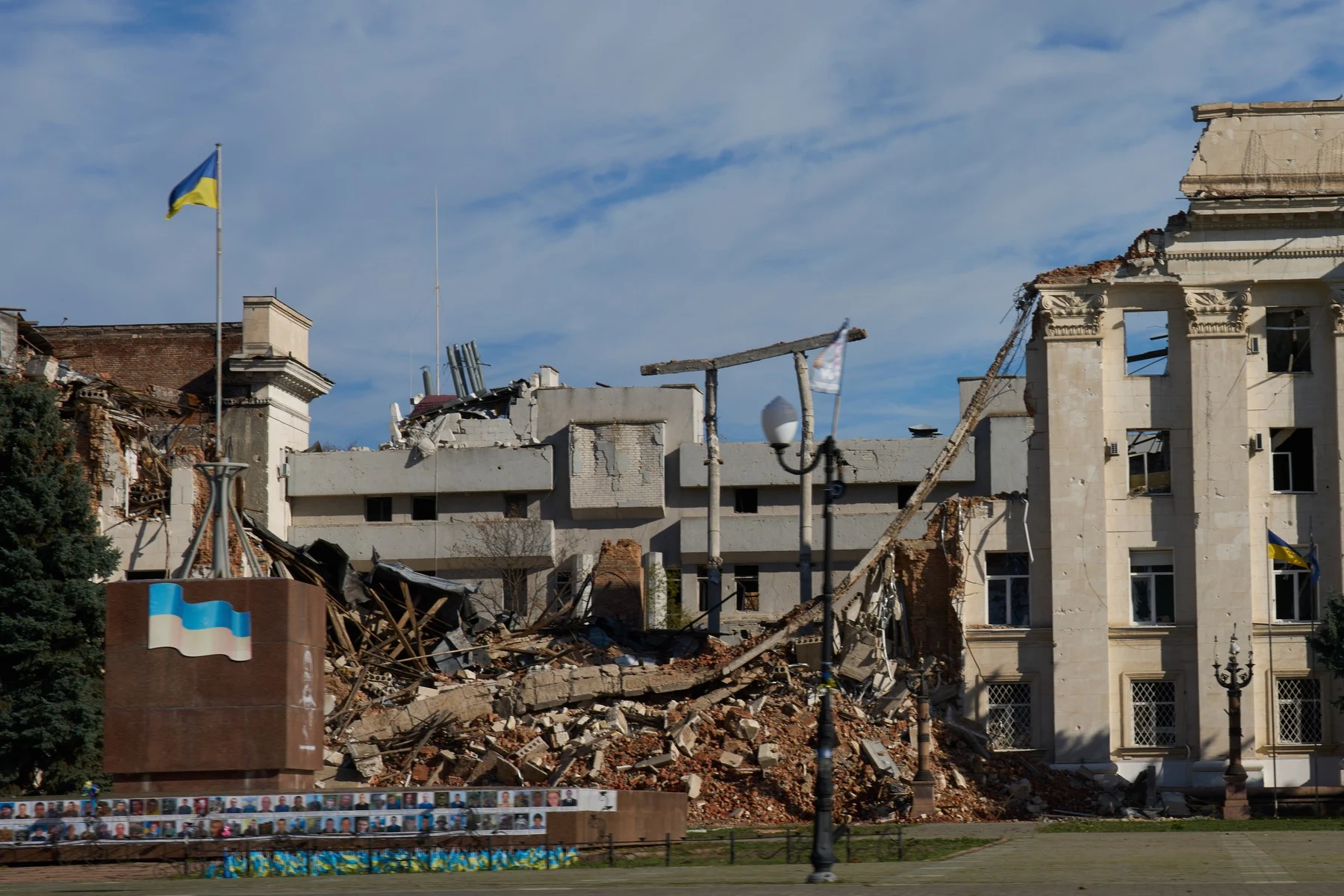 Viața ucrainenilor în zonele ocupate de Rusia, povestită de cei care reușesc să plece