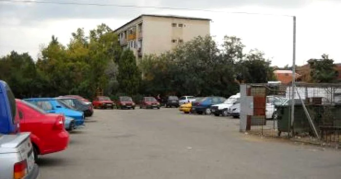 Turnu Severin: Autoturismele din parcări, atacate de hoți la adăpostul întunericului