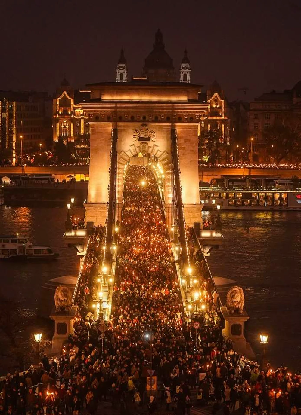 Se cere demisia lui Viktor Orban în stradă. Protest cu miii de oameni în Budapesta după abuzurile comise într-un centru de detenție pentru minori