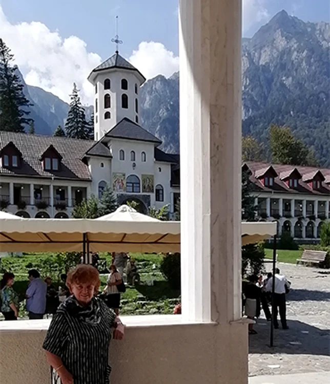 Elena Pădure merge săptămânal la Biserica Sfinții Apostoli Petru și Pavel din Brașov