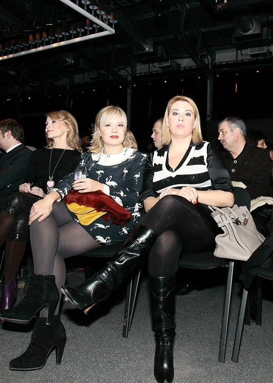 
    Catinca şi Oana îşi dau sfaturi  pentru copii  