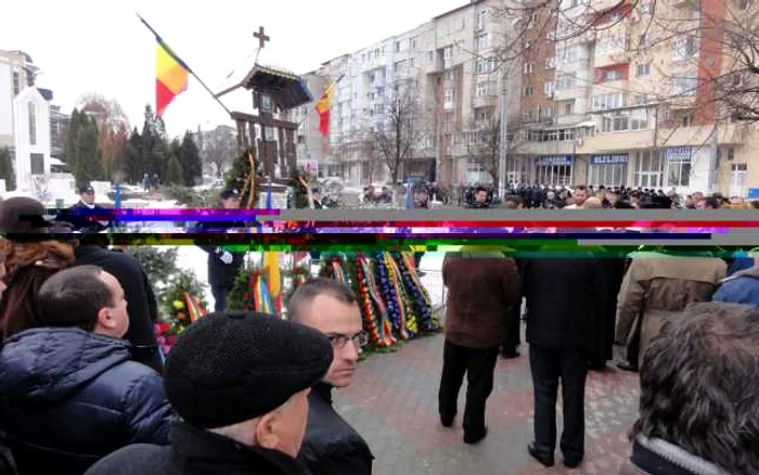 În afară de autorităţi şi politicienii, restul slătinenilor nu au participat la manifestările de astăzi