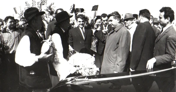 Nicolae Ceaușescu, vizită în regiunea Galaţi (© „Fototeca online a comunismului românesc”, cota: 386/1966)