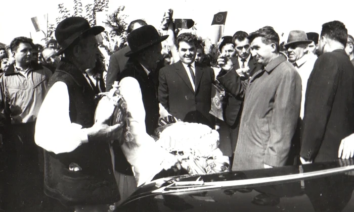 Nicolae Ceaușescu, vizită în regiunea Galaţi (© „Fototeca online a comunismului românesc”, cota: 386/1966)