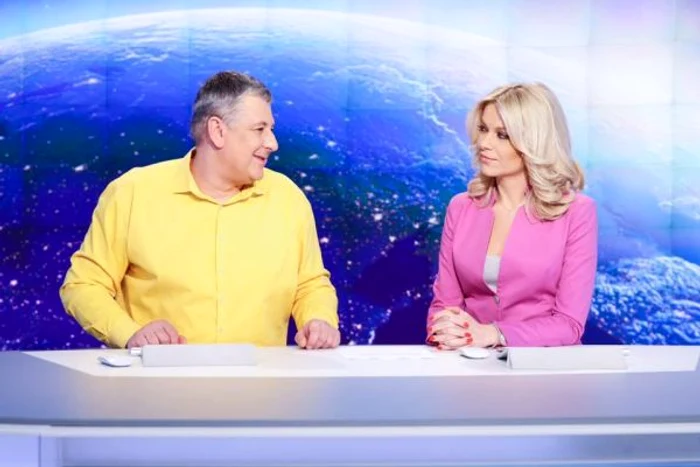 
    Andreea Marinescu și Mihai Dedu prezintă știrile matinale de la Pro TVfoto: arhivă personală  