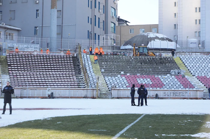 O parte din scaune au fost scoase