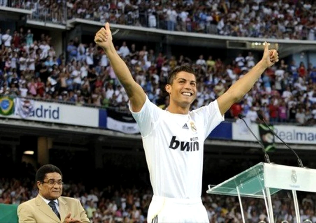 
    Primit cu mult entuziasm, Cristiano Ronaldo nu i-a convins pe mulţi suporteri să-i cumpere tricoul  