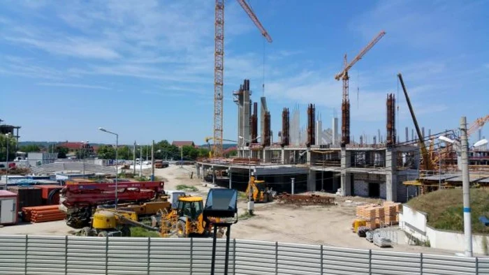Firma care execută lucrările la stadion nu găseşte să angajeze personal 
