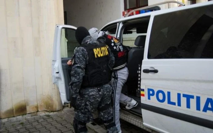 Trei dintre cei cinci membri ai bandei sunt în arest preventiv
