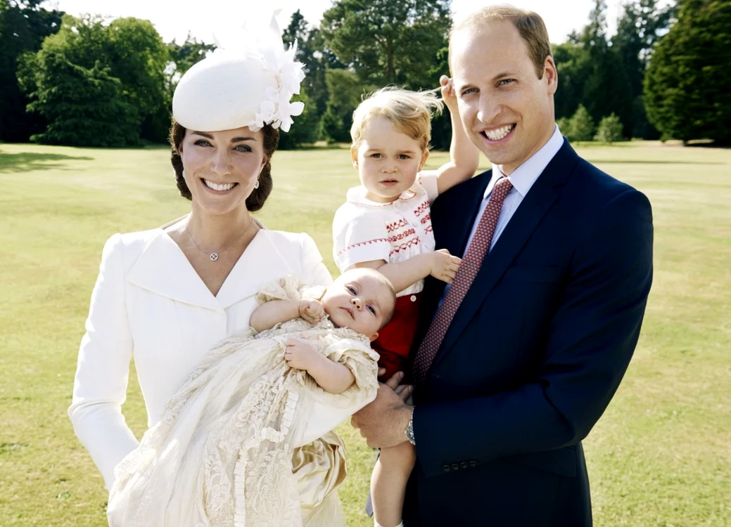 Imiagini oficiale de la botezul printesei Charlotte FOTO Mario Testino/Art Partner/Kensington Palace via AP