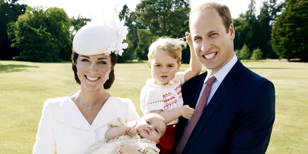Imiagini oficiale de la botezul printesei Charlotte FOTO Mario Testino/Art Partner/Kensington Palace via AP