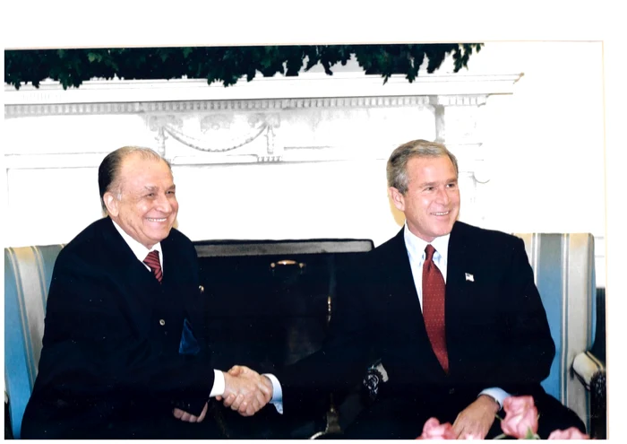 Foto 10. Ion Iliescu și George W. Bush