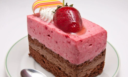 tort cu spuma de capsuni si crema de cacao jpeg